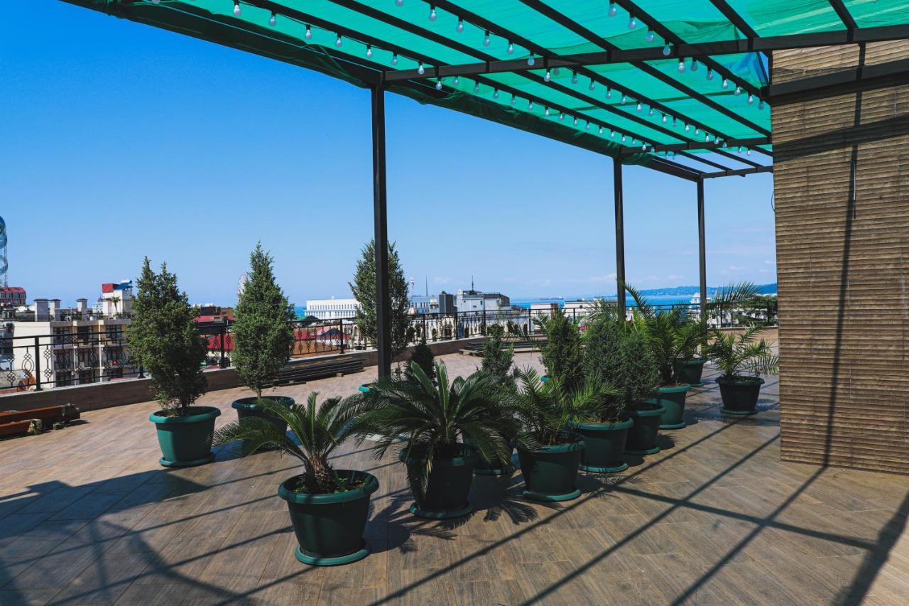 Old Garden Hotel Batumi Bagian luar foto